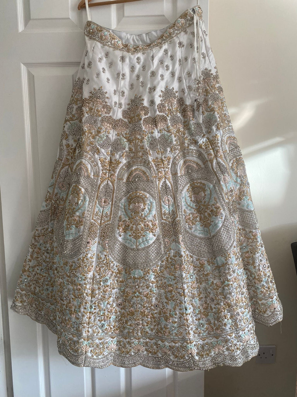 Gorgeous White Lengha