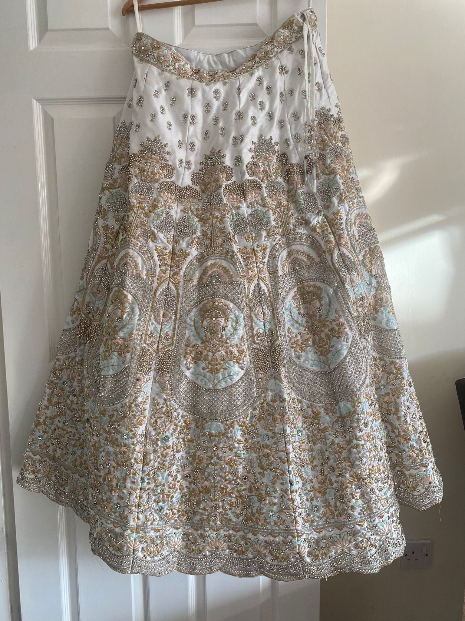 Gorgeous White Lengha