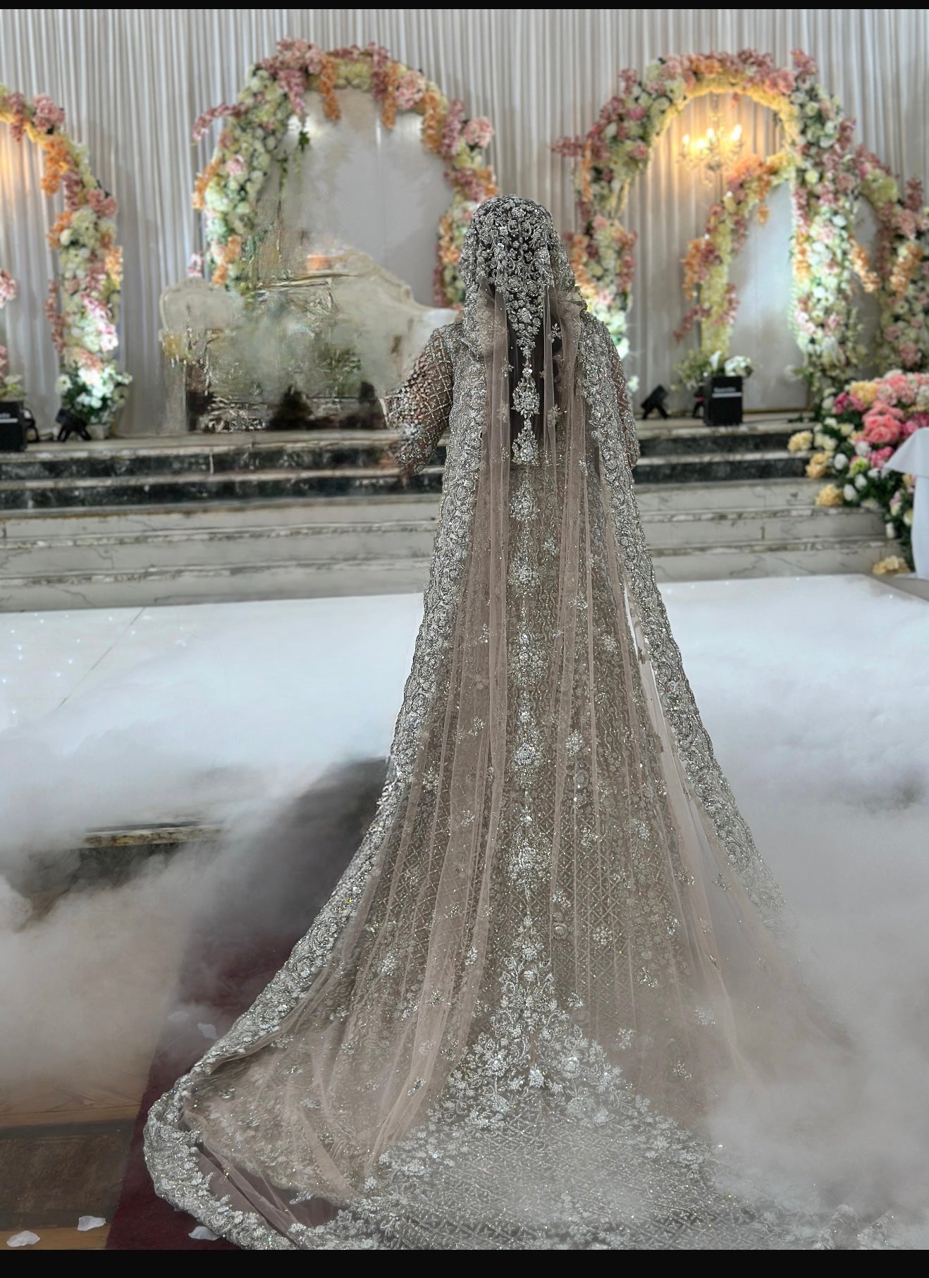 Bridal dress with trail